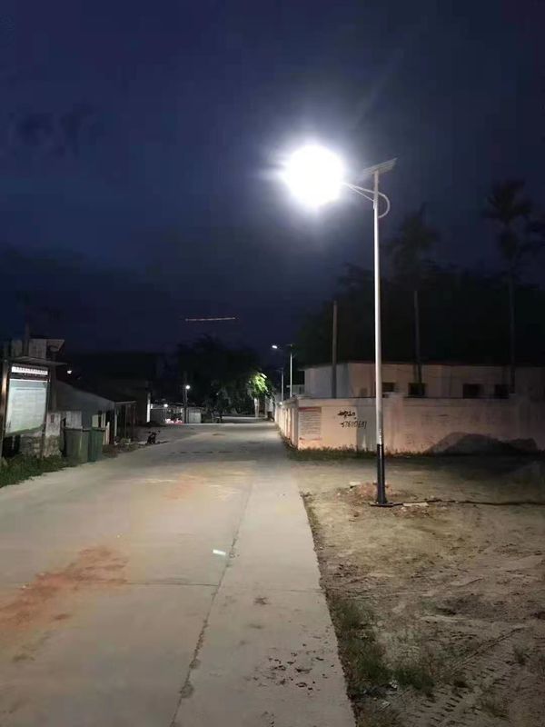 অল ইন 2 সোলার স্ট্রিট লাইট 60W 80W সোলার LED রোড লাইট সেমি সোলার স্ট্রিট লাইট