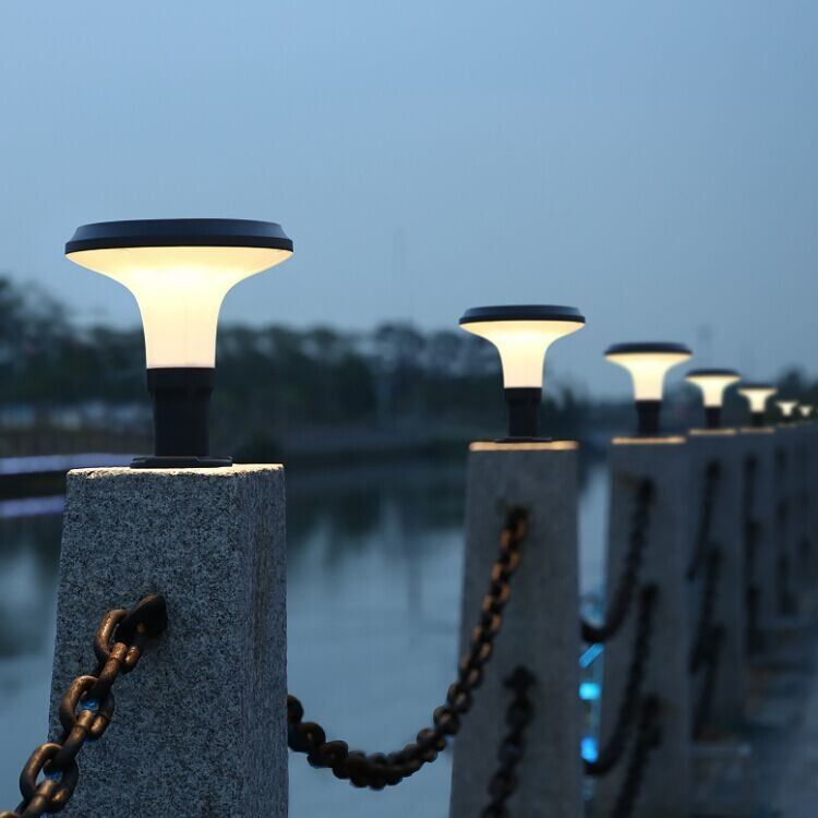 সৌর চালিত LED পিলার লাইট ডেকোরেশন লাইট সোলার লন লাইট LED পোস্ট লাইট